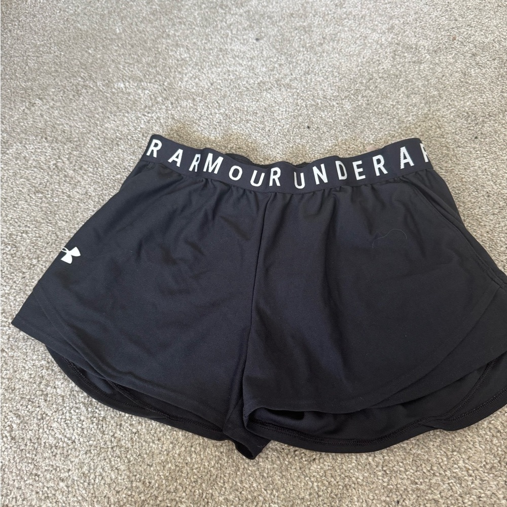 Under Armour Black Athletic Shorts Moisture-Wicking Design